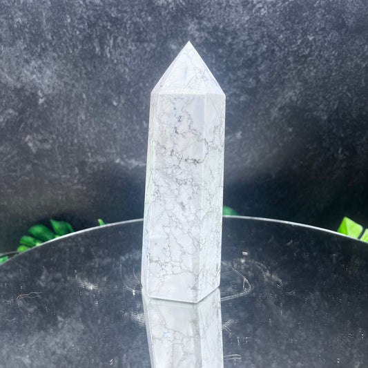 Aura Howlite Tower